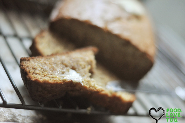 banana bread \ foodlovetog.com